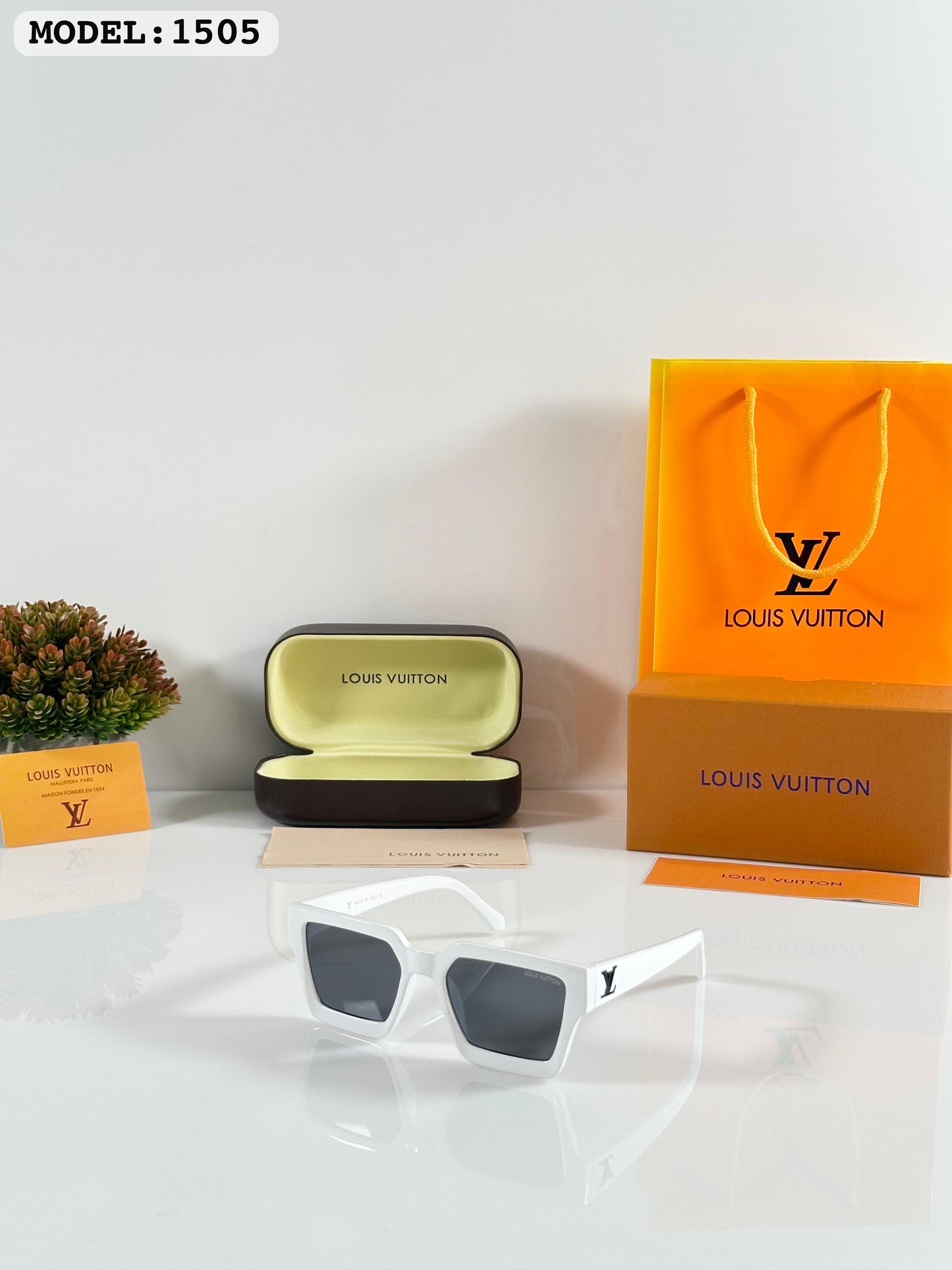 Louis Vuitton Nlack Whote (1505) Sunglass With Og Kit And Packing