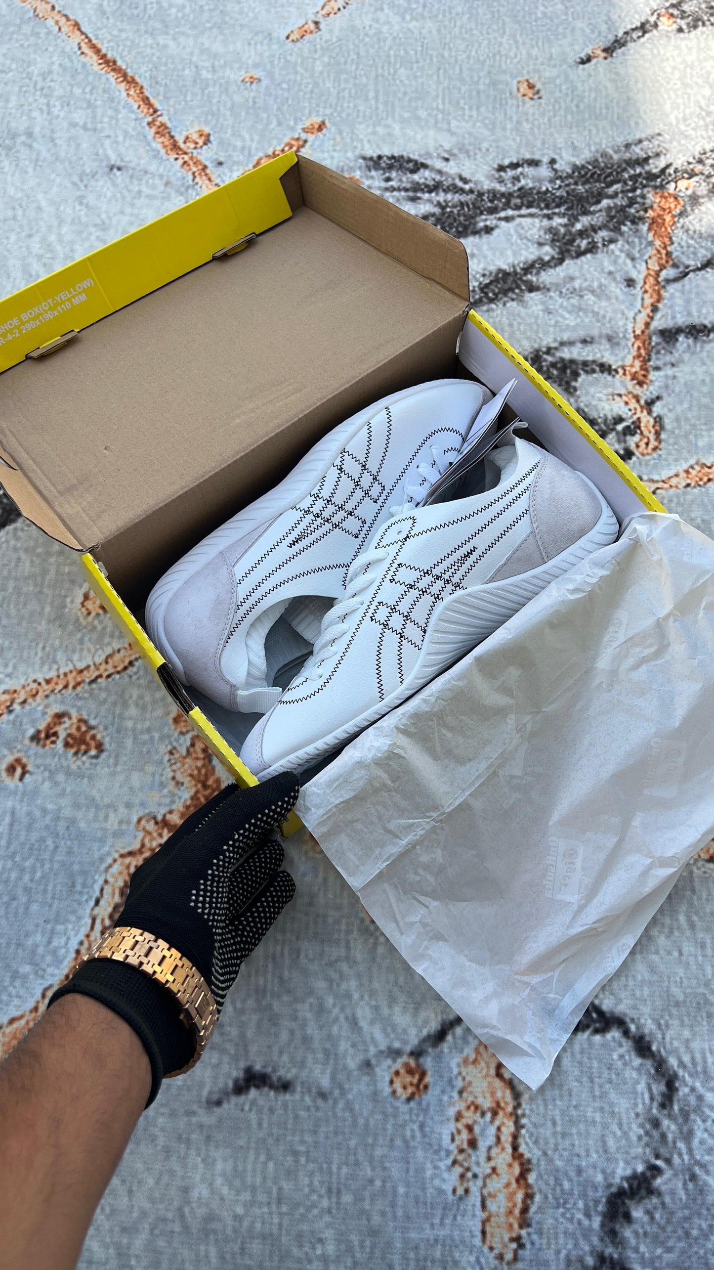 Onitsuka Tiger Sclaw White With Ig Box And Packing