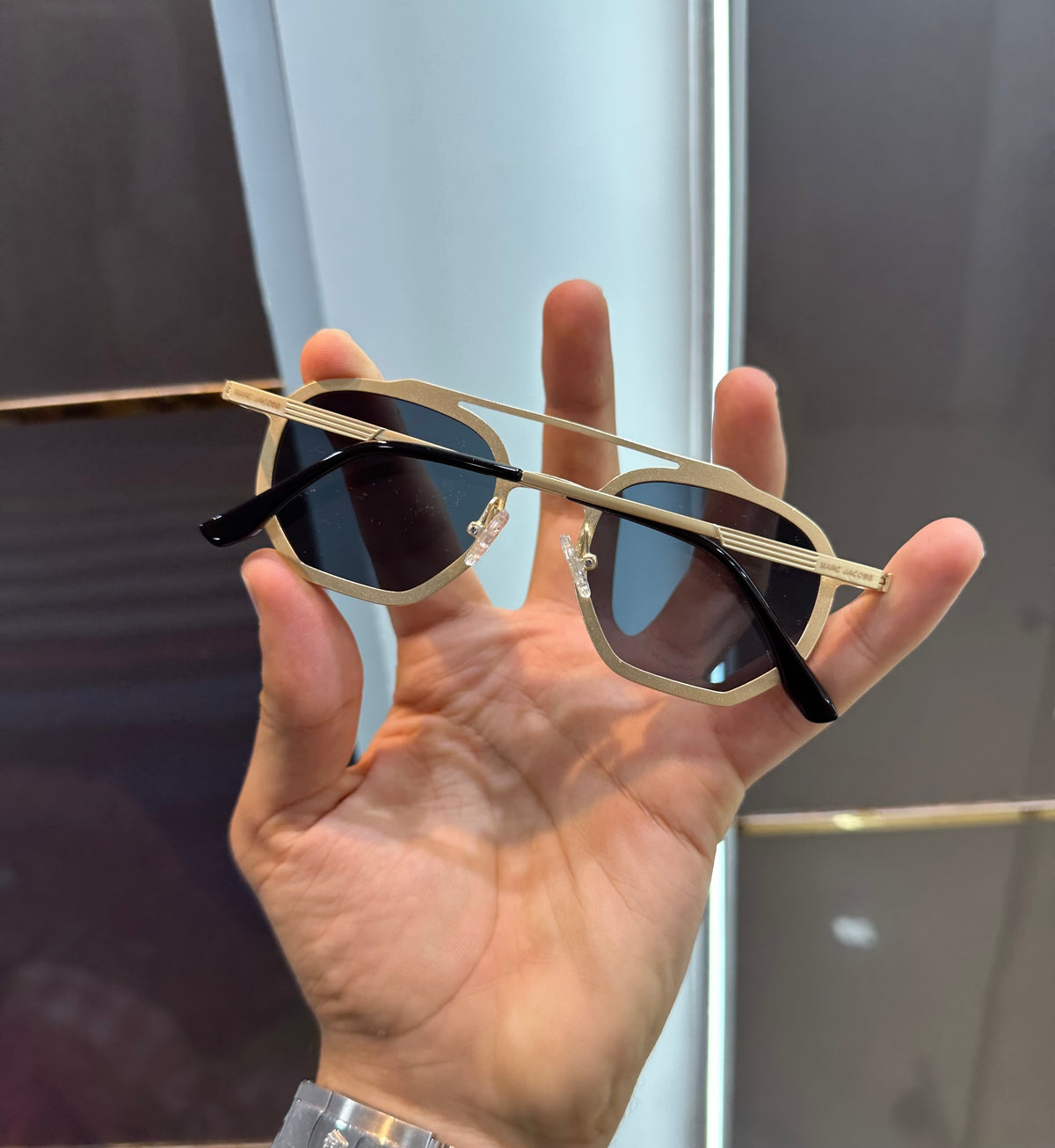 Marc Jacob New Black Gold SRK Edition Luxury Shade With Original Packing